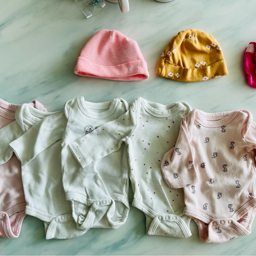 Set of Baby Newborn size Onesies, winter hats and Gloves🧤